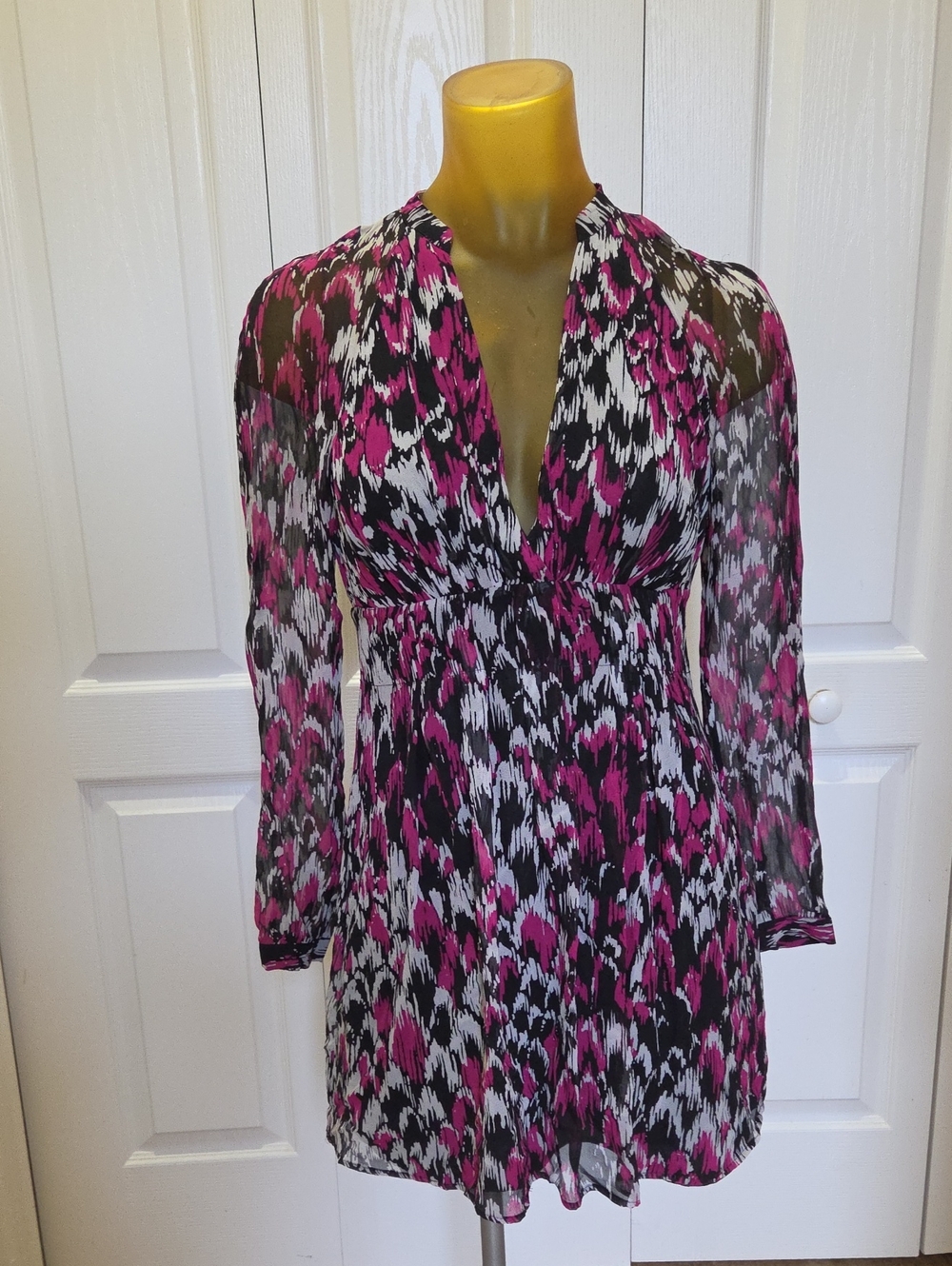 A/X Armani Exchange Fuchsia, Black & White Long-Sleeve V-Neck Printed Dress